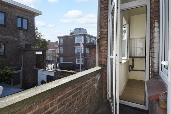 Medium property photo - Elise van Calcarstraat 9, 2522 MA Den Haag
